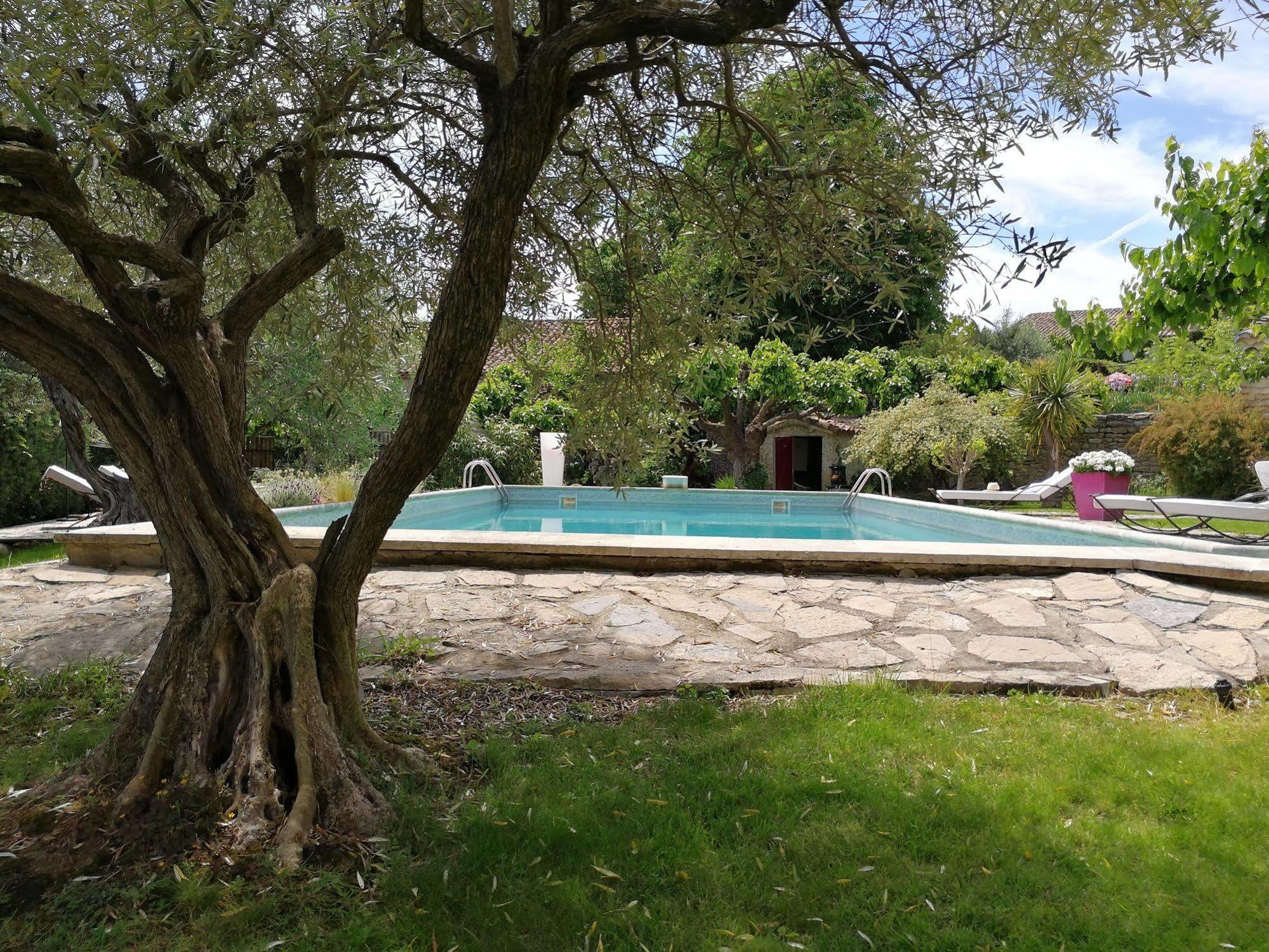 La Bastide Des Muriers Deaux Bagian luar foto