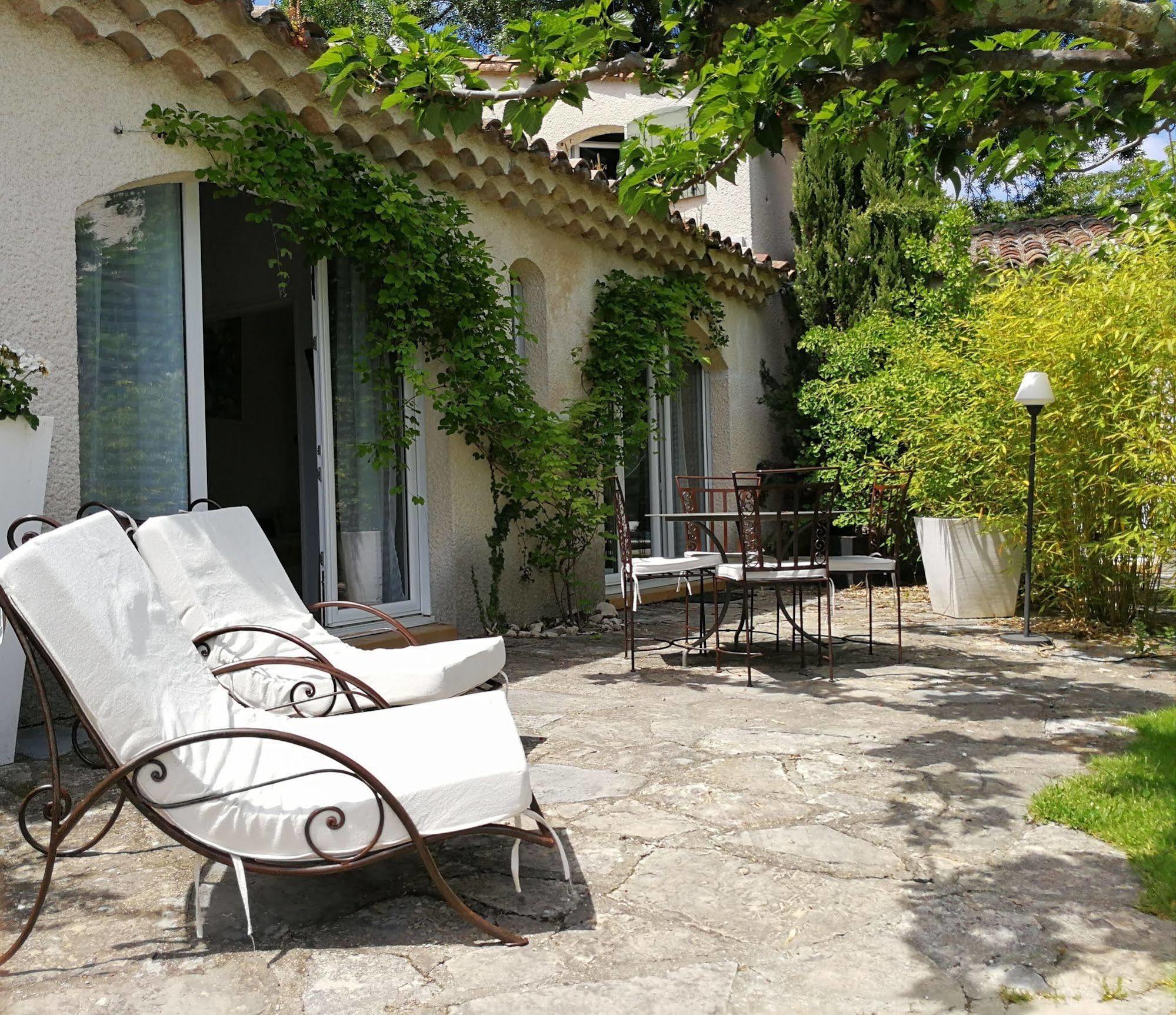 La Bastide Des Muriers Deaux Bagian luar foto