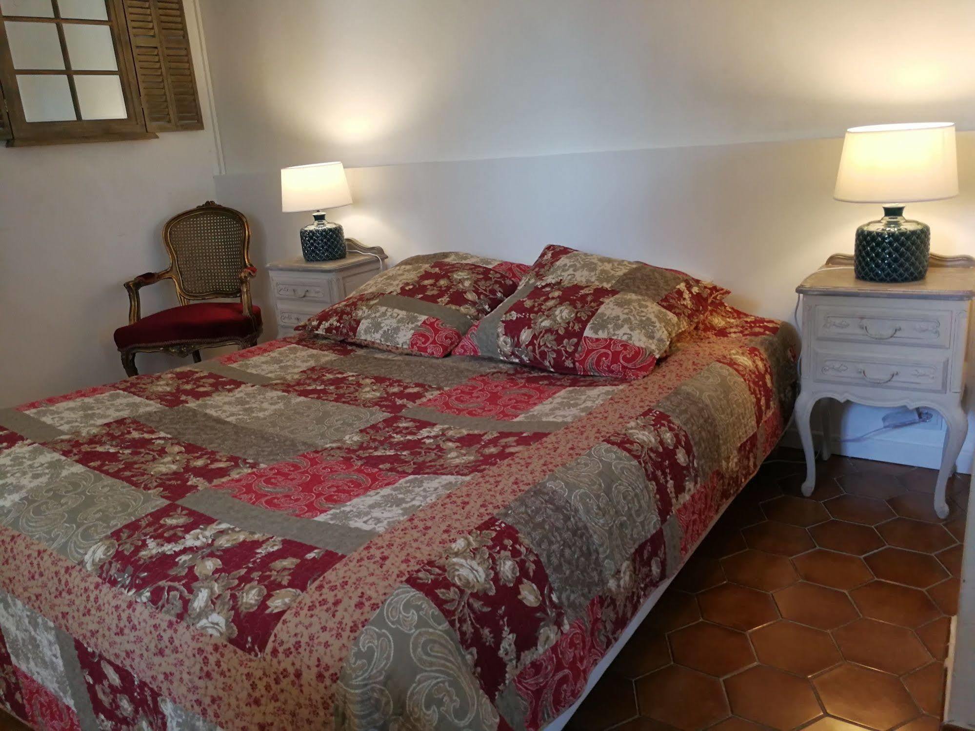 La Bastide Des Muriers Deaux Bagian luar foto